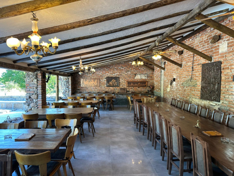 Otac sa sinovima 10 godina gradio Glođovu tvrđavu FOTO/VIDEO