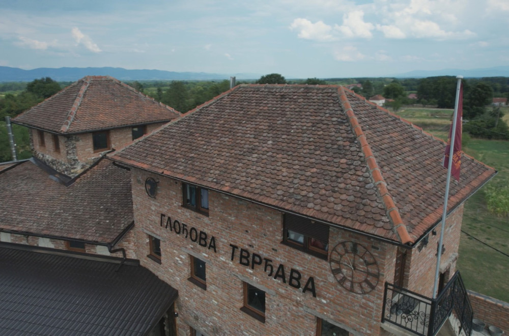 Otac sa sinovima 10 godina gradio Glođovu tvrđavu FOTO/VIDEO