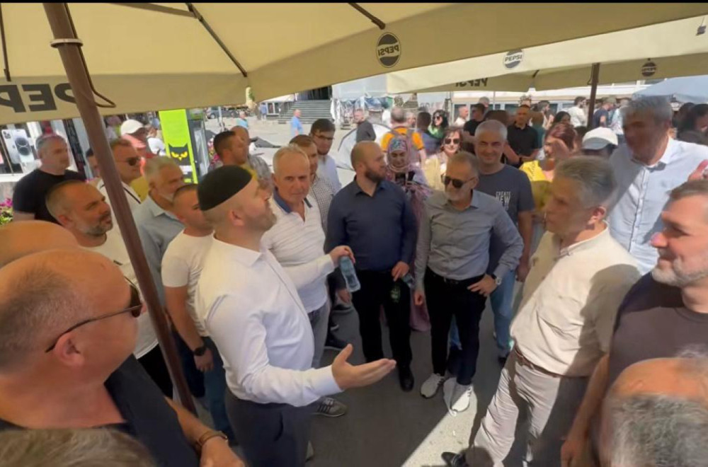 Sulejman Ugljanin posetio blokadere u Novom Pazaru FOTO