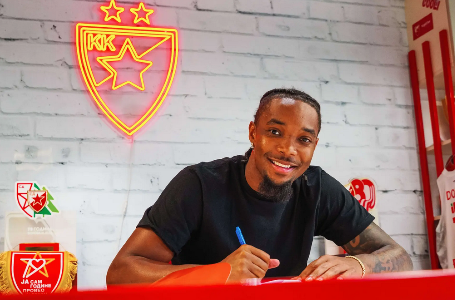 Moneke "dočekao" novog igrača Zvezde: "Brate, moja greška" FOTO