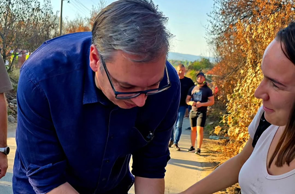 Vučić: "Diplomatija na četiri šape. Razgovor sa novinarkom, uz poseban nadzor" FOTO