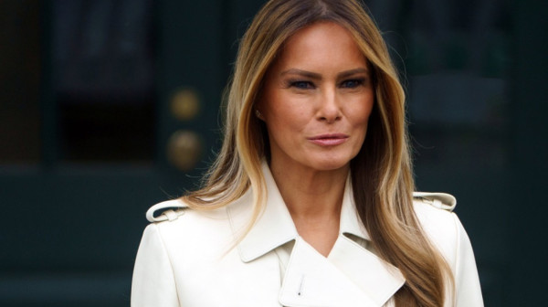 Stručnjak za govor tela tvrdi da je Melanija vidno isfrustrirana: "Tramp je iritira" VIDEO