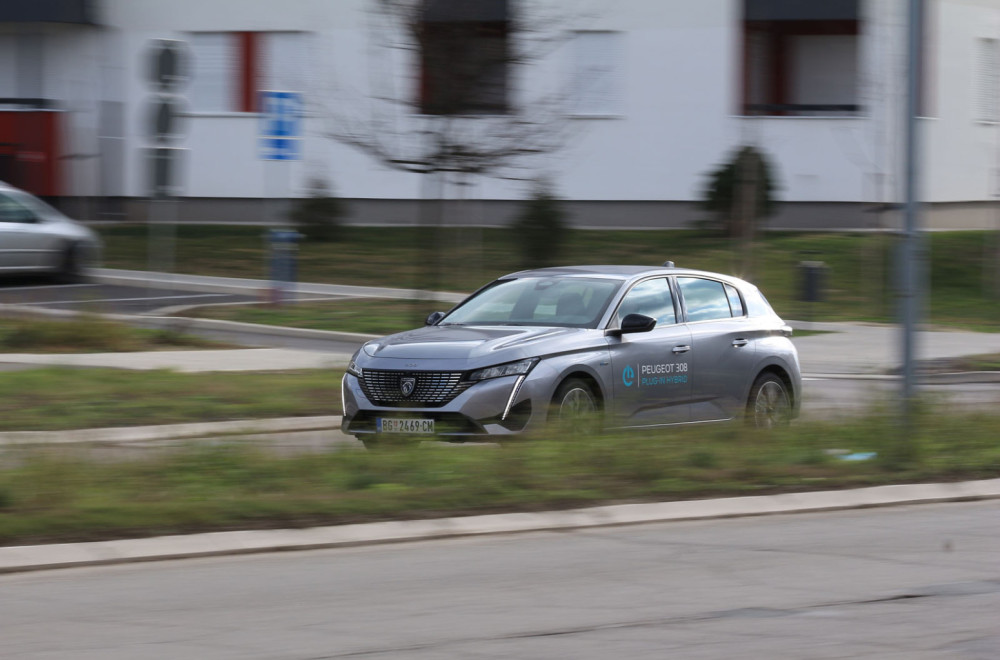 Test: Peugeot 308 Plug-In Hybrid – amnestija za GT