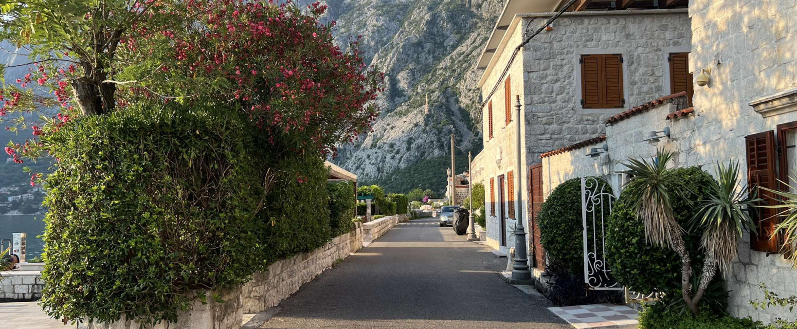 Od siromašnog ribarskog sela do elitnog mesta: Jedno od najlepših mesta u Bokokotorskom zalivu FOTO