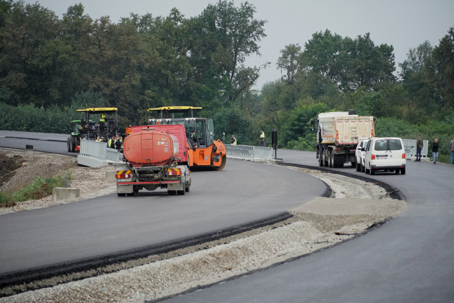 Kao na pisti za F1: Vučić obišao radove na brzoj saobraćajnici Slepčević - Badovinci FOTO/VIDEO