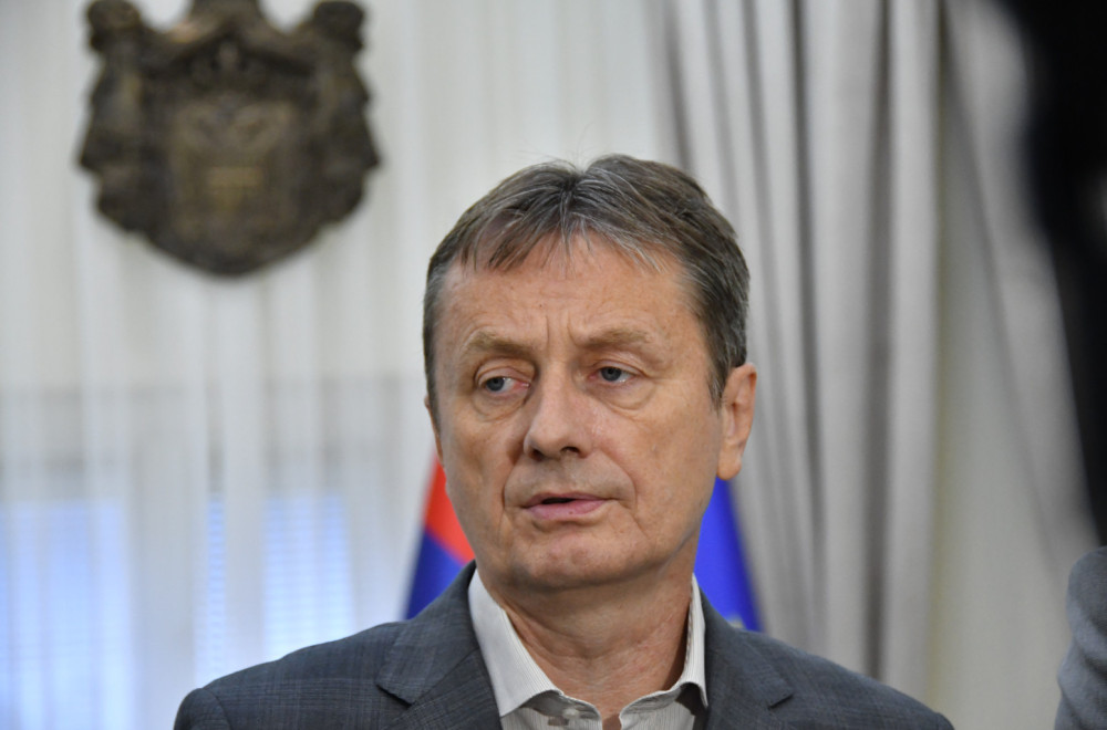 "Mnogo je bolje nego pre dan i po"; "Opozicija nema elementarno vaspitanje, a hoće da vodi državu"