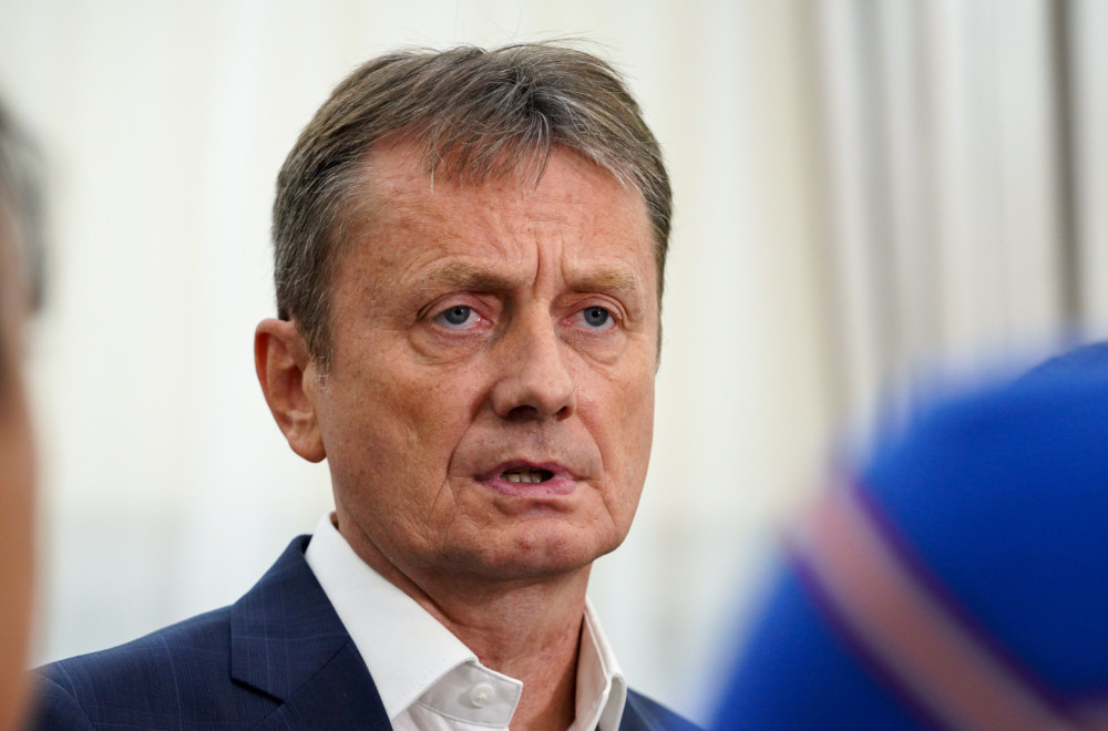 "Bilo bi lepo da se ovo i Vučiću desi": Hrvati seire nad Glišićevim stanjem dok podržavaju blokadere VIDEO