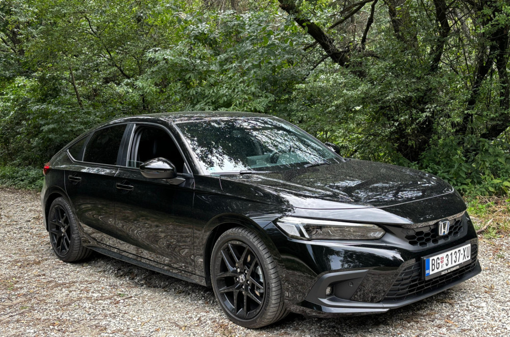 Vozili smo: Honda Civic e:Hev 2.0 Sport – krotitelj neonskih noći