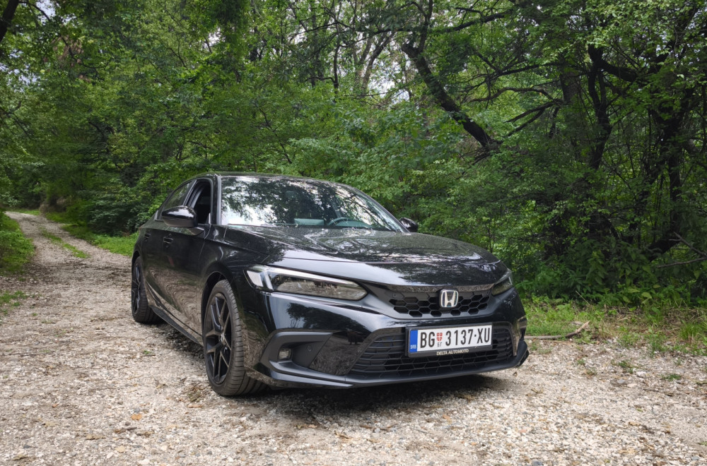 Vozili smo: Honda Civic e:Hev 2.0 Sport – krotitelj neonskih noći