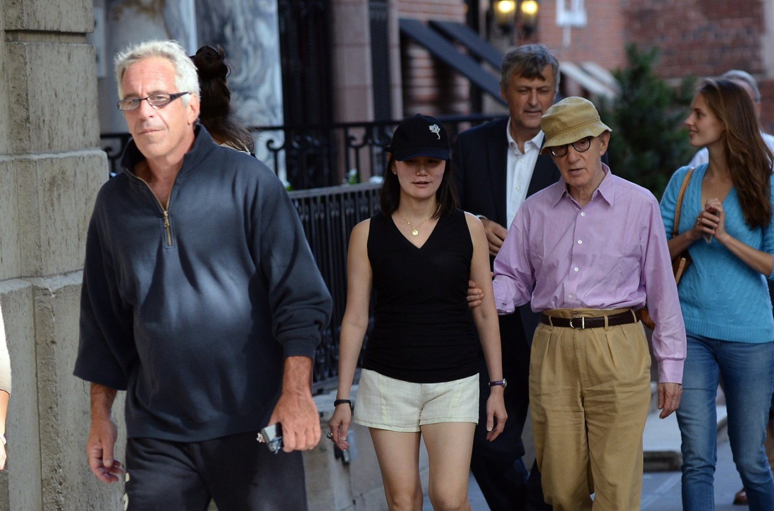 Isplivalo pismo Vudi Alena Džefriju Epstajnu: Otkriveni detalji tajnih večera