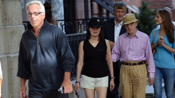 Kašnjenje sa Epstajnovim fajlovima izazvalo bes žrtava: I dalje se kriju ključna dokumenta