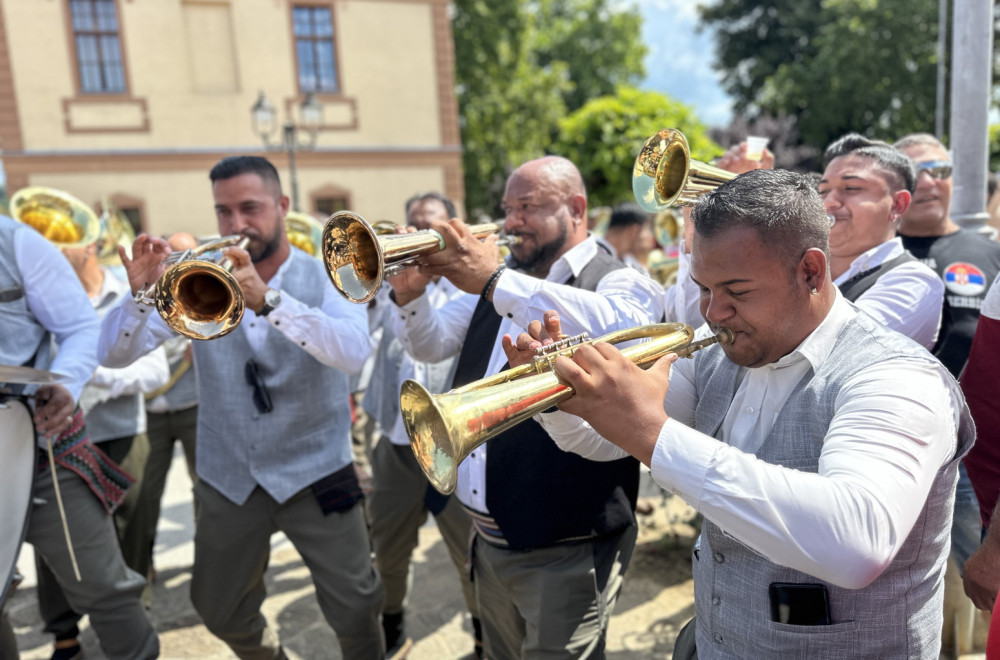 Čitava kuća za 100 evra: Planuo smeštaj pred Sabor trubača u Guči FOTO