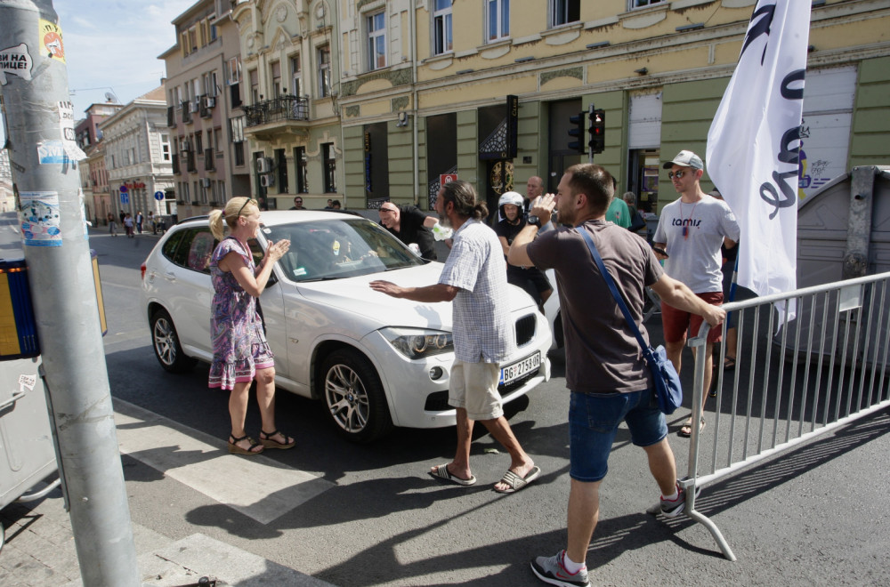 Direktor policije demantovao blokadere: Svi koji su učestvovali u nemirima biće privedeni