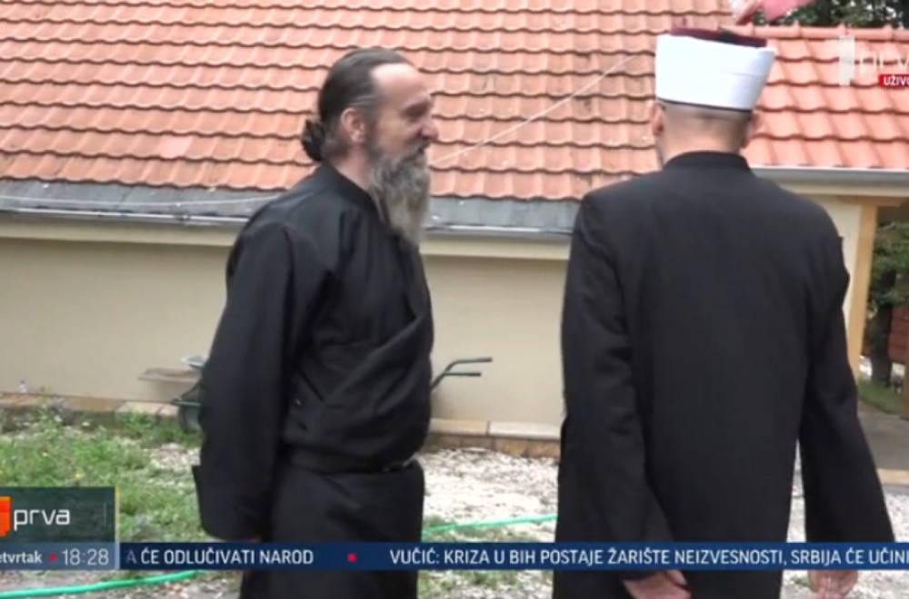 Asfaltira se "put zajedništva" kod Novog Pazara: Imam i iguman udružili su snage VIDEO