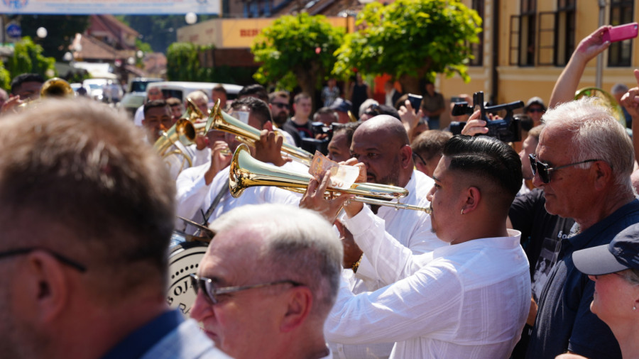 Odjeknule trube kroz Guču, počela najveća svetkovina na Balkanu FOTO/VIDEO