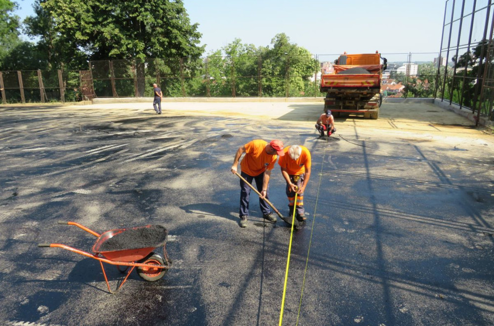 Rekonstruisan sportski teren u Pivarskom parku FOTO