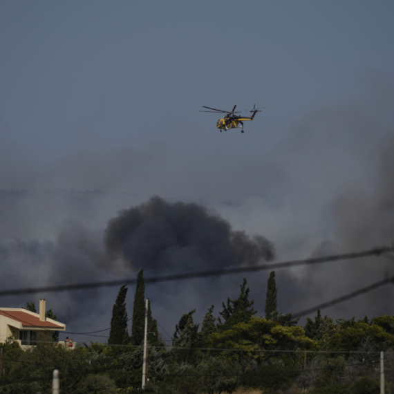 Grčka i dalje u plamenu: Devet aviona i helikoptera se bore protiv stihije