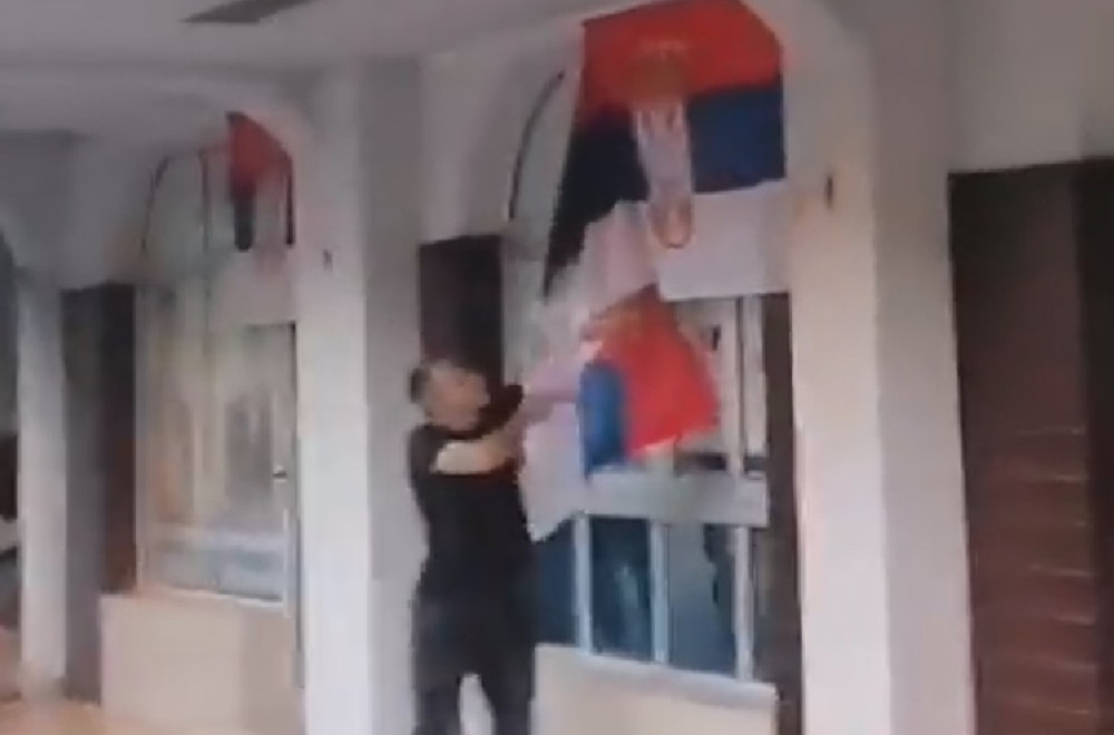 Brnabić: "Falange koje svakog dana idu po kućama da terorišu ljude nekog nazivaju 'batinaš'"