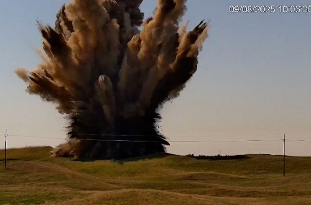 Zemlja leti desetinama metara uvis: Ovako su uništili bombu iz Beograda na vodi FOTO/VIDEO