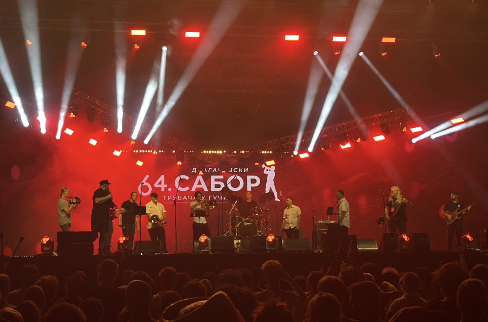 Prvi dan Guča festivala u znaku neviđene energije, rekordne posećenosti i spektakularnih nastupa