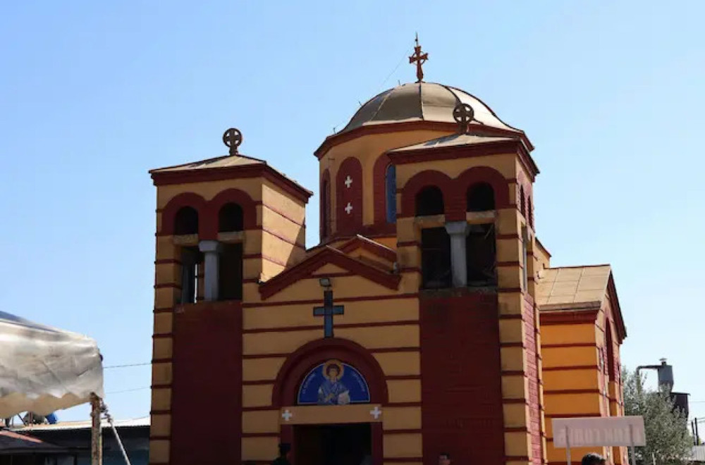 Razdvaja dva grada, ali ne i ljude: Selo kod Čačka sjatilo se ispod jednog hrasta da obeleži slavu FOTO