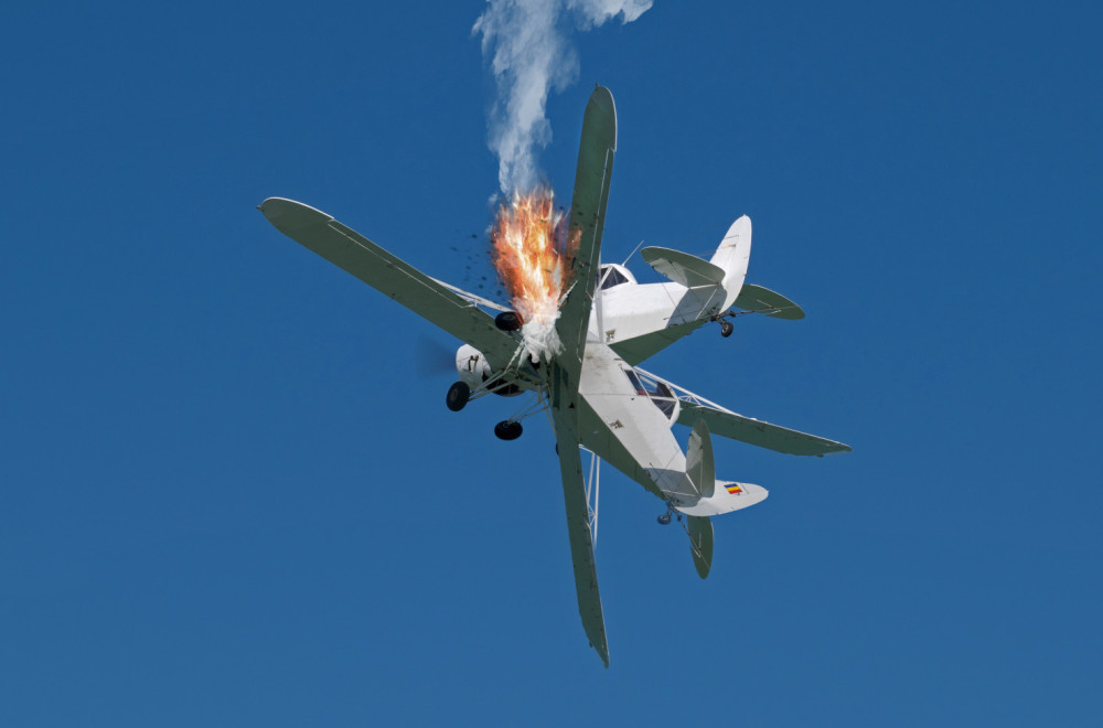 Srušio se avion: Ima mrtvih, izbio veliki požar FOTO