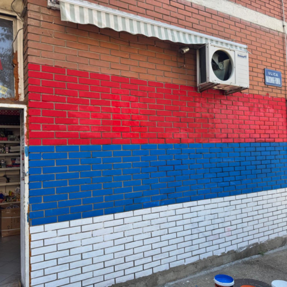 Blokadni separatizam u naletu; Fejsbuk grupa Slobodna Vojvodina: Prefarbana "aneksiona srbijanska trobojka"