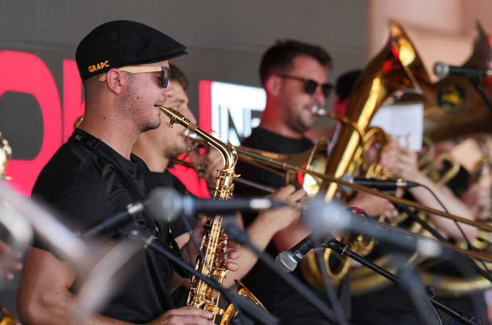 Mladi Slovenci napravili šou u Guči: "Obožavamo Srbiju"