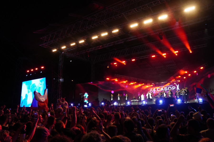 Ludilo u Guči: Coby napravio spektakl pred 60.000 ljudi FOTO