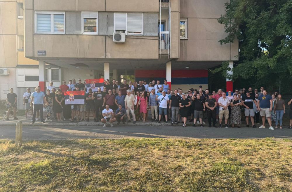 Srpske patriote sa zastavama u Novom Sadu; Građani se pobunili protiv vandalizma na Limanu FOTO/VIDEO