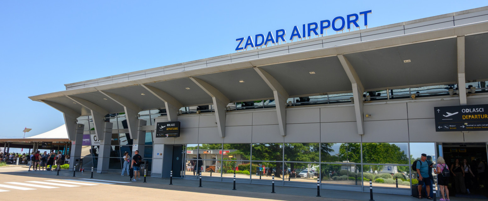 Na aerodromu u Zadru opšti kolaps: Turisti ne veruju šta vide VIDEO