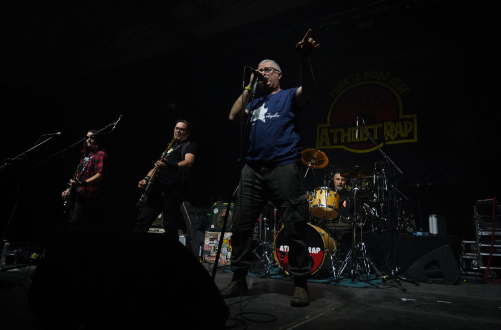 Bend Atheist Rap prekinuo nastup zbog nacističkih simbola u publici FOTO