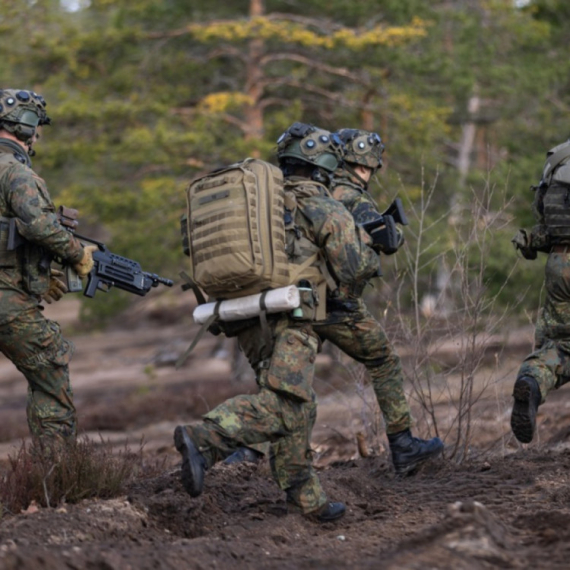 Vojske su na granicama; Ponavlja se Ukrajina?