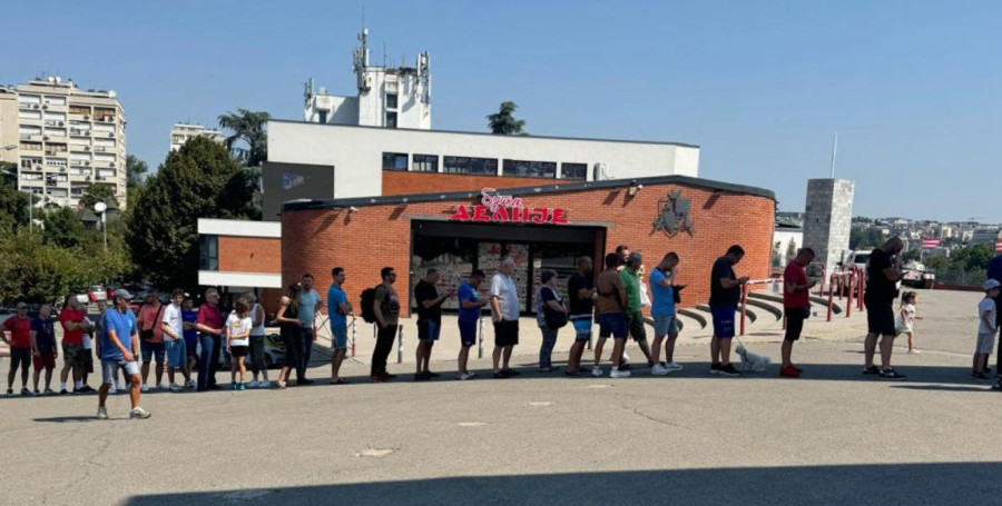 Zvezda rasprodala Marakanu – obavezan dres kod! FOTO