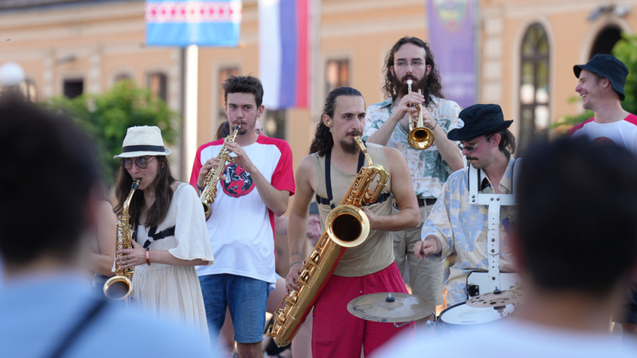 Ovo je bio najposećeniji Sabor trubača u poslednjih pet godina: Guča čista posle 100.000 posetilaca