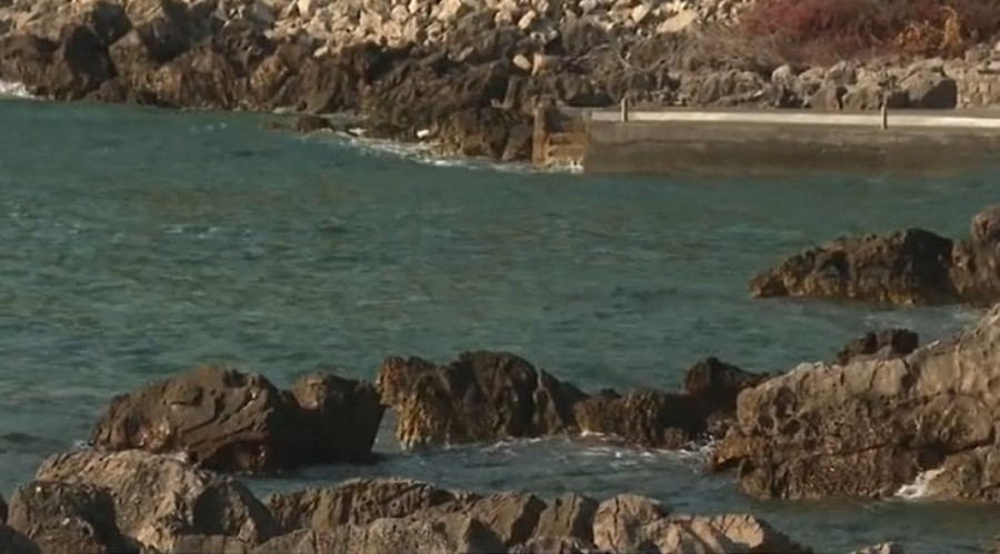 Crnogorci se mole da turisti ne otkriju ovu plažu: More prozirno kao staklo
