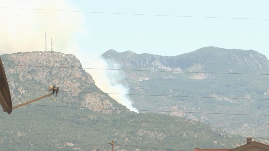 Stravične slike iz Crne Gore; Na desetine vatrogasaca na terenu: Došli su i rekli nam da napustimo kuće FOTO