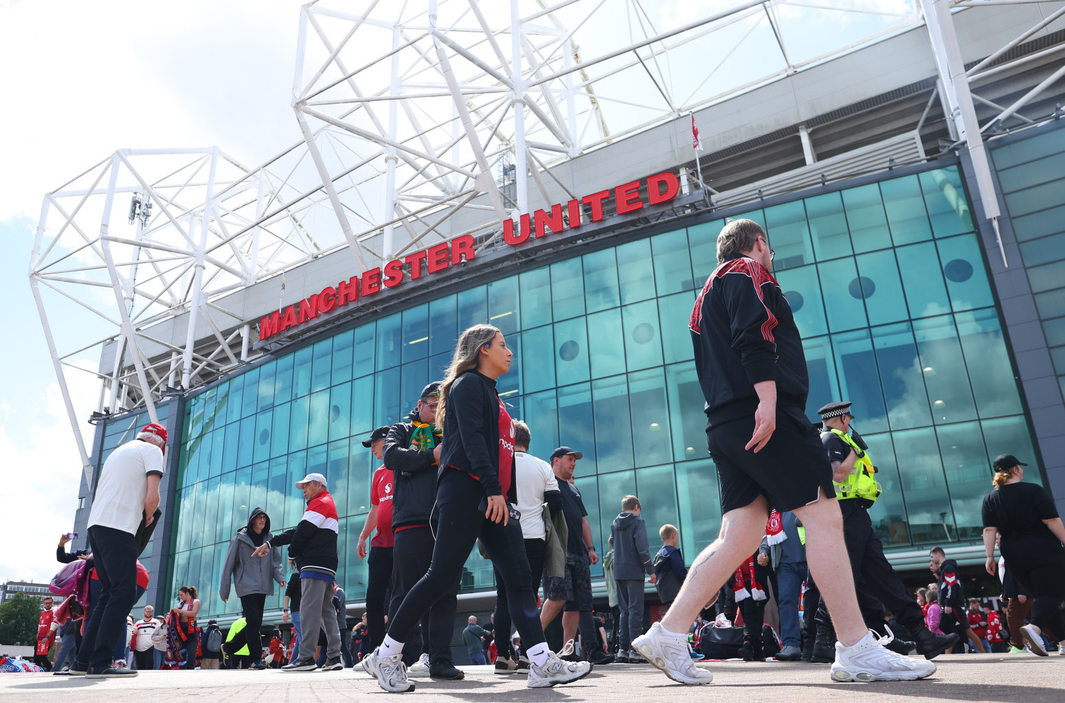 Navijači besni – poskupelo pivo na Old Trafordu