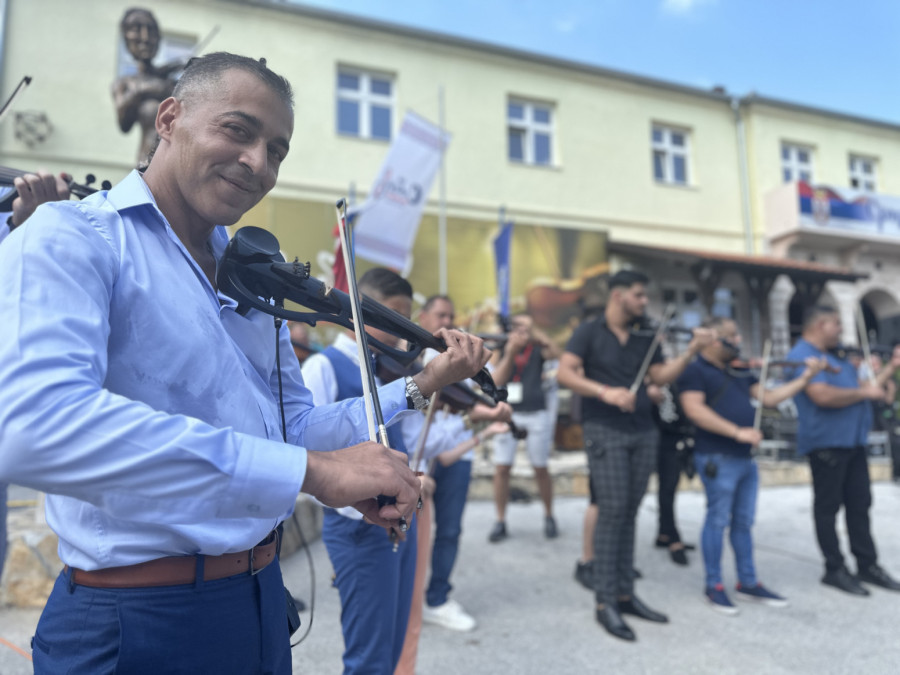 Sitno se odbrojava do Sabora violinista podno Suvobora: Jedno srpsko selo sada će nakon Guče biti najveselije