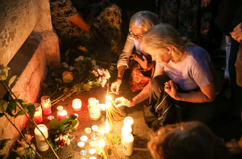 Beograđani odali počast Gabi Novak na Terazijama FOTO