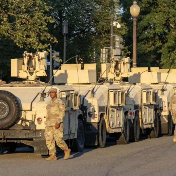 Rat na ulicama Amerike; Tramp poslao "gorile"; Snimci su užasni VIDEO