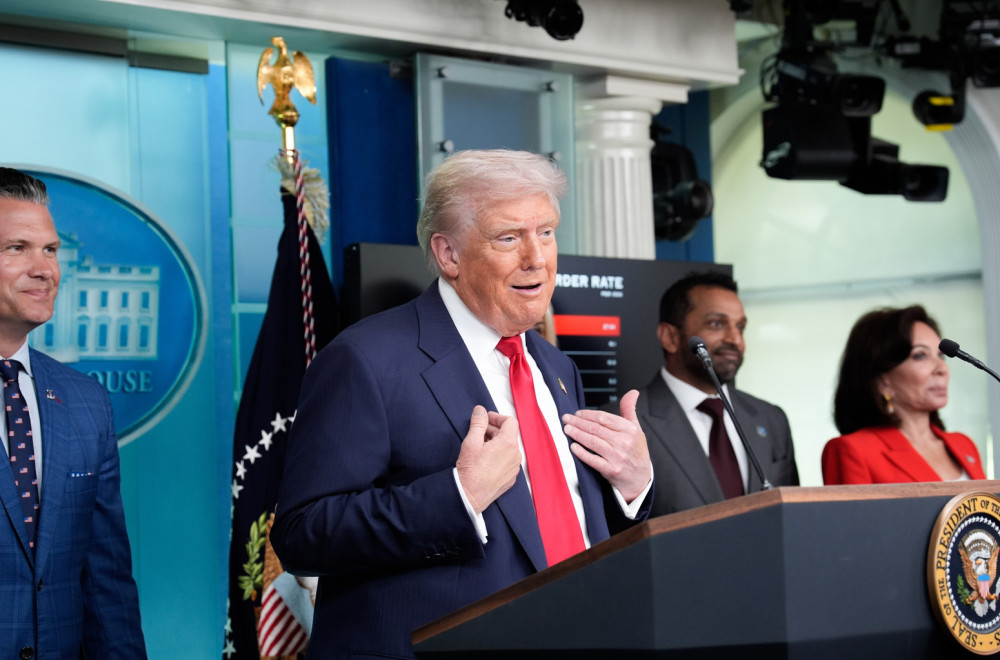 Predstavljen novi portret Donalda Trampa; ljude šokirao jedan detalj: "Ma šta je ovo?" FOTO