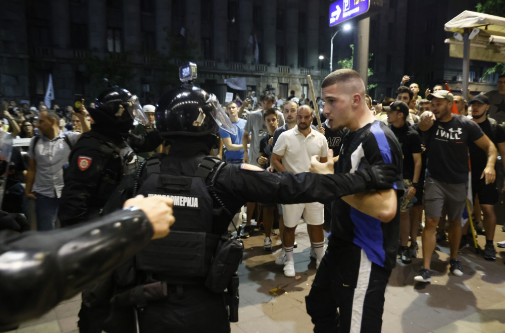 VJT naložilo identifikaciju osoba koje su napale policiju u Beogradu