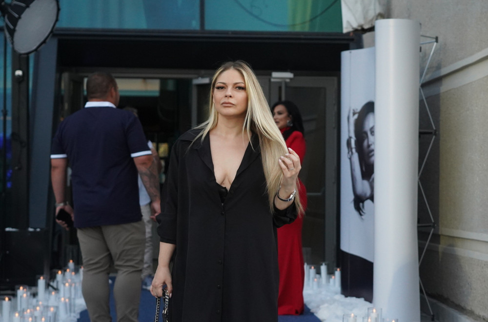 Naša pevačica progovorila o razvodu, evo u kakvom je odnosu sa bivšim suprugom