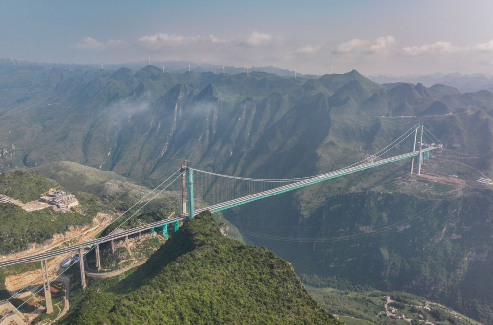 Putovanje od dva sata skratiće na minut: Pogledajte čudo za koje su Kinezi izrezali planinu FOTO/VIDEO