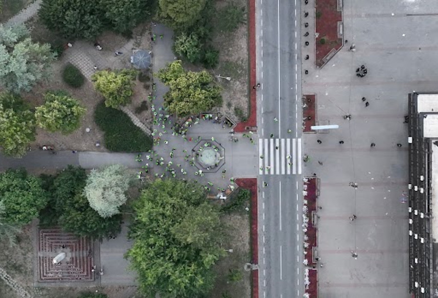 Debakl blokadera: Najavljivali najveći skup u Vrbasu; Pet puta više pristalica SNS koji samo čuvaju svoje FOTO