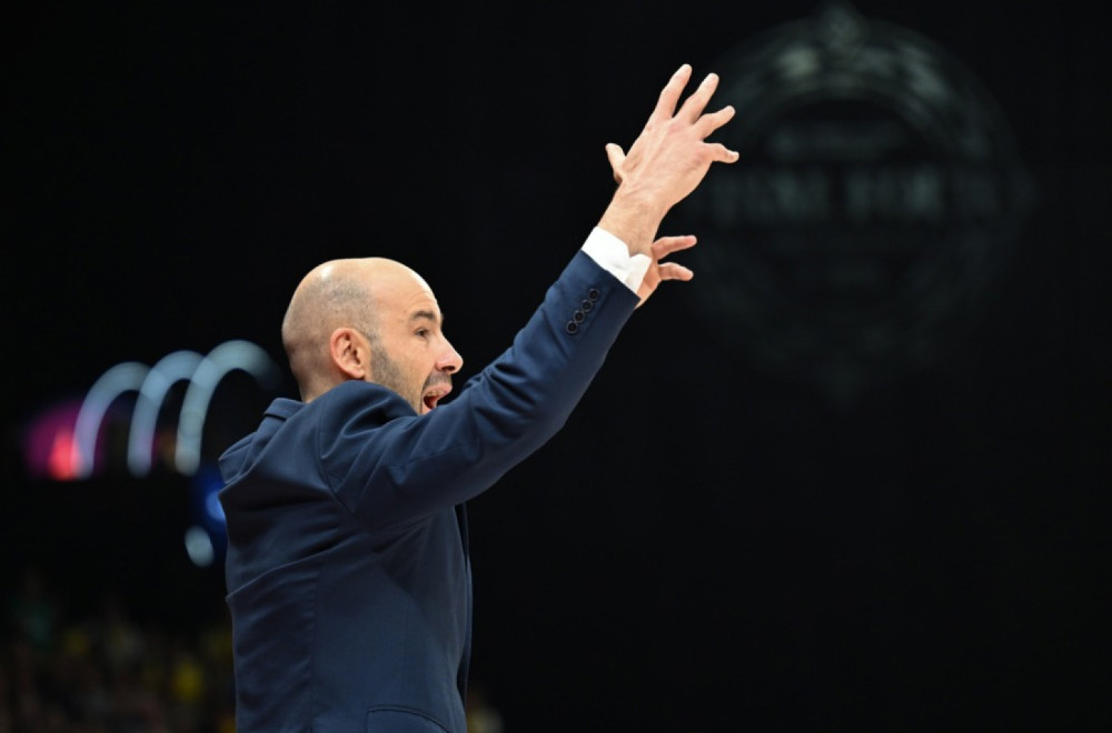 Grci bez Janisa srušili Crnu Goru – uz trojke 5/35