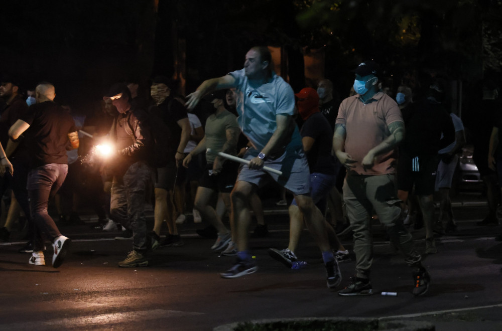 "Polijte ih kiselinom"; Novi bolesni poziv nasilnika, Boris Majlat i dalje ćuti