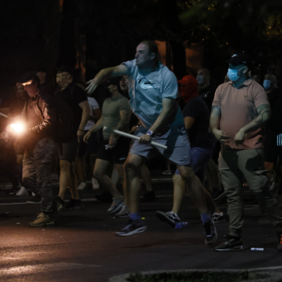 "Polijte ih kiselinom"; Novi bolesni poziv nasilnika, Boris Majlat i dalje ćuti