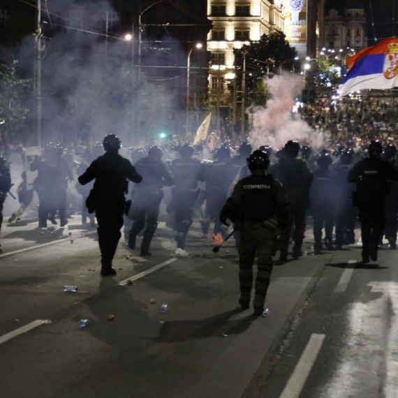 Dačić: Došli su s namerom da povrede policajce; 38 lica uhapšeno